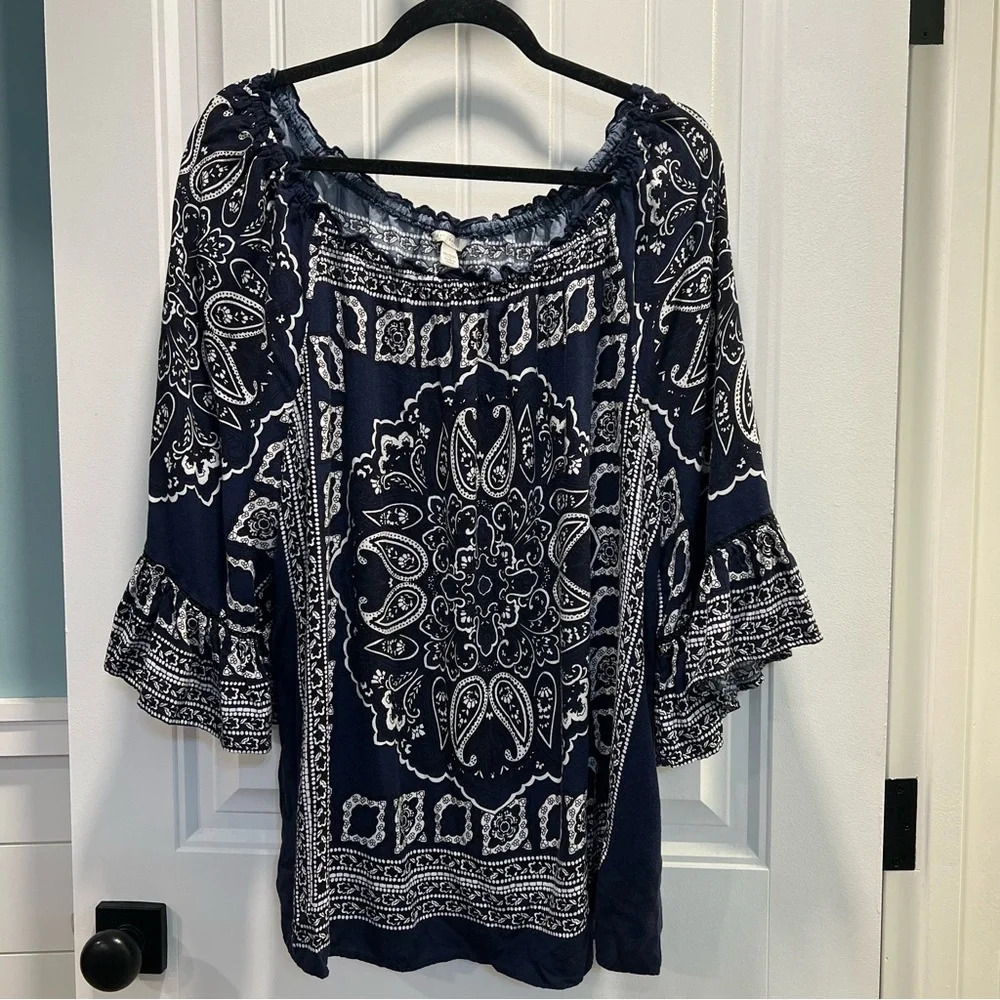 C Est 1946 Navy/White Bandanna Print Blouse w/Short Ruffled Sleeves. 18/20.‎